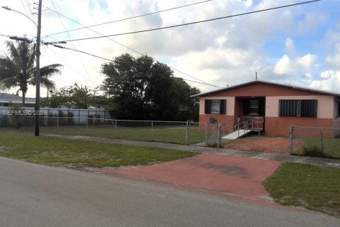 Купить виллу или дом в Майами-Гарденс, Флорида 4 спальни, 116.13м2, № 2064136 - фото 3