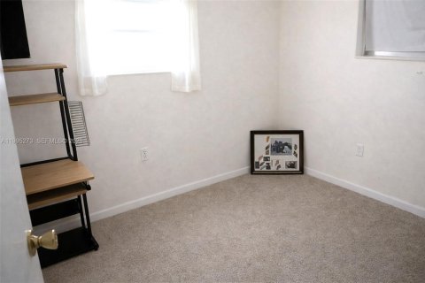 Купить виллу или дом в Майами-Гарденс, Флорида 4 спальни, 116.13м2, № 2064136 - фото 13