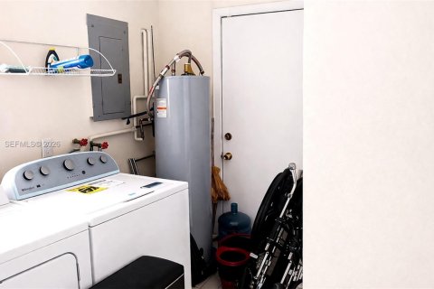 Купить виллу или дом в Майами-Гарденс, Флорида 4 спальни, 116.13м2, № 2064136 - фото 12