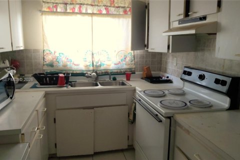 Купить виллу или дом в Майами-Гарденс, Флорида 4 спальни, 116.13м2, № 2064136 - фото 11