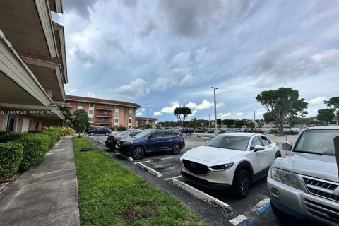 Condominio en alquiler en Hialeah, Florida, 1 dormitorio, 61.32 m2 № 2029224 - foto 7