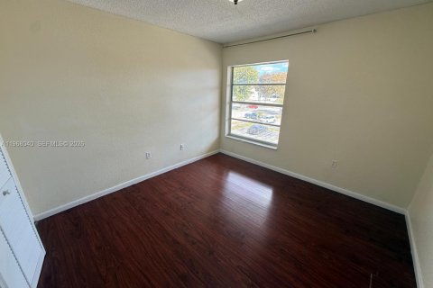 Condominio en alquiler en Hialeah, Florida, 1 dormitorio, 61.32 m2 № 2029224 - foto 4