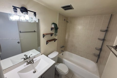 Condominio en alquiler en Hialeah, Florida, 1 dormitorio, 61.32 m2 № 2029224 - foto 5