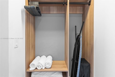 Condo in Miami, Florida, 1 bedroom № 1957754 - photo 14