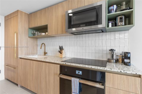 Condo in Miami, Florida, 1 bedroom № 1957754 - photo 9