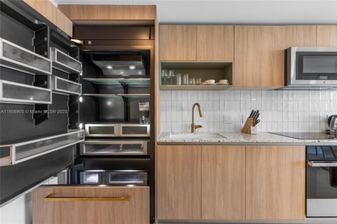 Condo in Miami, Florida, 1 bedroom № 1957754 - photo 10