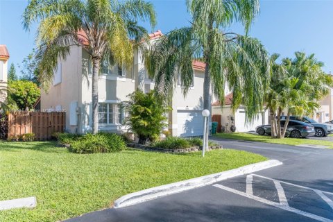House in Miami, Florida 4 bedrooms, 247.49 sq.m. № 1948081 - photo 2