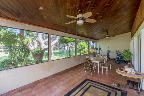House in Miami, Florida 4 bedrooms, 247.49 sq.m. № 1948081 - photo 19
