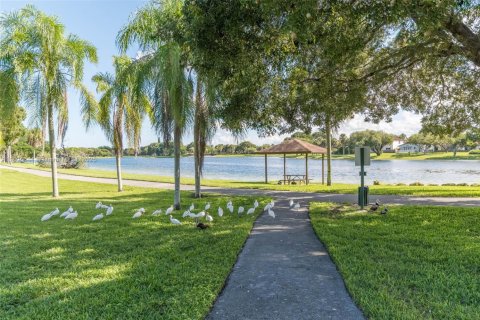 House in Miami, Florida 4 bedrooms, 247.49 sq.m. № 1948081 - photo 22