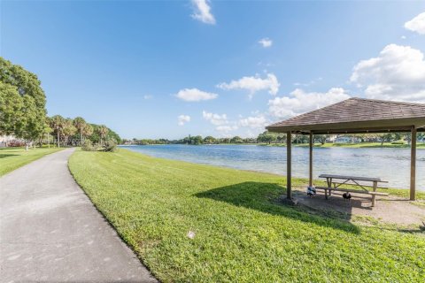 House in Miami, Florida 4 bedrooms, 247.49 sq.m. № 1948081 - photo 23