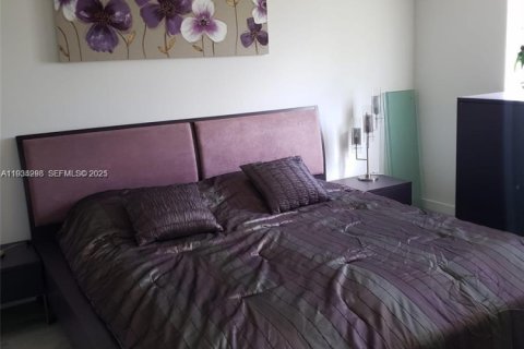 Condo in Doral, Florida, 2 bedrooms  № 1994789 - photo 12