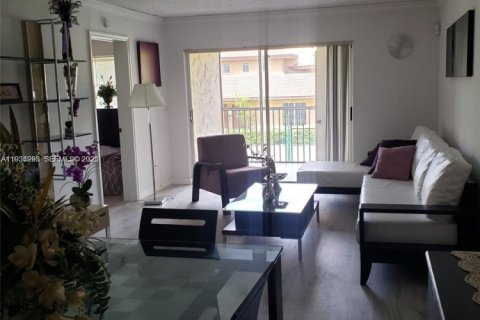 Condo in Doral, Florida, 2 bedrooms  № 1994789 - photo 14