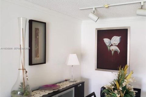 Condo in Doral, Florida, 2 bedrooms  № 1994789 - photo 5