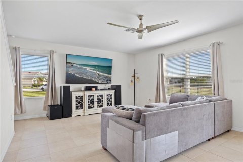 House in Lehigh Acres, Florida 4 bedrooms, 229.47 sq.m. № 1679778 - photo 8