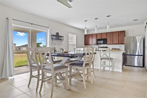 House in Lehigh Acres, Florida 4 bedrooms, 229.47 sq.m. № 1679778 - photo 10