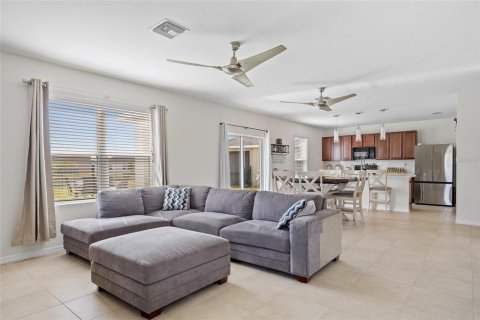 House in Lehigh Acres, Florida 4 bedrooms, 229.47 sq.m. № 1679778 - photo 9