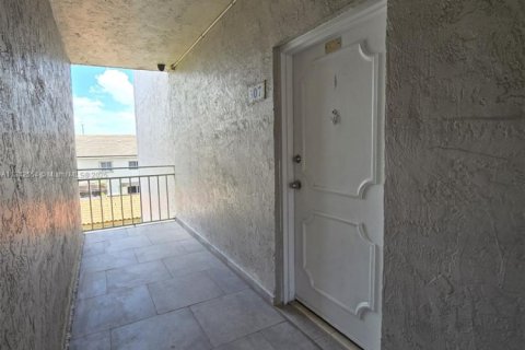 Condo in Miami, Florida, 3 bedrooms  № 1836234 - photo 23
