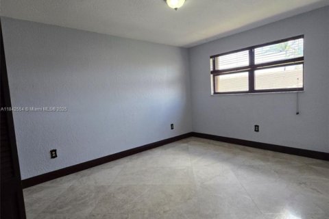 Condo in Miami, Florida, 3 bedrooms  № 1836234 - photo 9