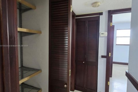 Condo in Miami, Florida, 3 bedrooms  № 1836234 - photo 14