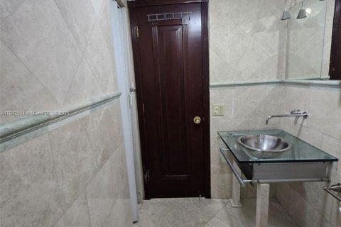 Condo in Miami, Florida, 3 bedrooms  № 1836234 - photo 18