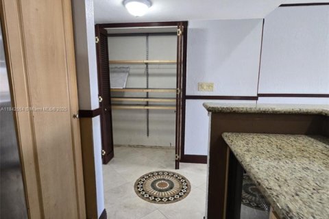 Condo in Miami, Florida, 3 bedrooms  № 1836234 - photo 3