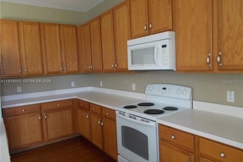 Casa en alquiler en Davenport, Florida, 5 dormitorios № 2009020 - foto 3