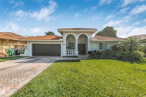 House in Miami, Florida 4 bedrooms, 177.26 sq.m. № 1861525 - photo 1