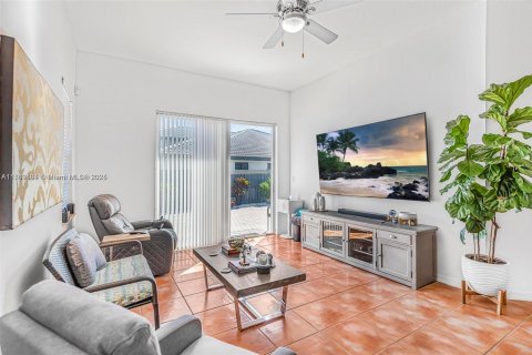 House in Miami, Florida 4 bedrooms, 177.26 sq.m. № 1861525 - photo 15