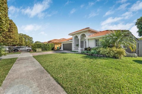 House in Miami, Florida 4 bedrooms, 177.26 sq.m. № 1861525 - photo 2