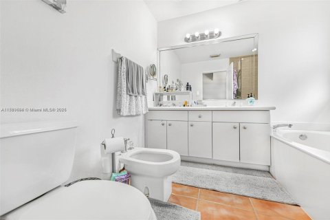 House in Miami, Florida 4 bedrooms, 177.26 sq.m. № 1861525 - photo 19