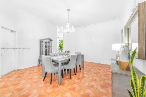 House in Miami, Florida 4 bedrooms, 177.26 sq.m. № 1861525 - photo 16