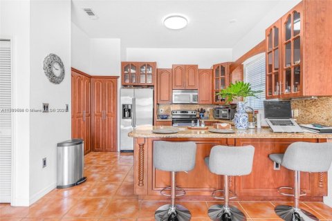 House in Miami, Florida 4 bedrooms, 177.26 sq.m. № 1861525 - photo 11
