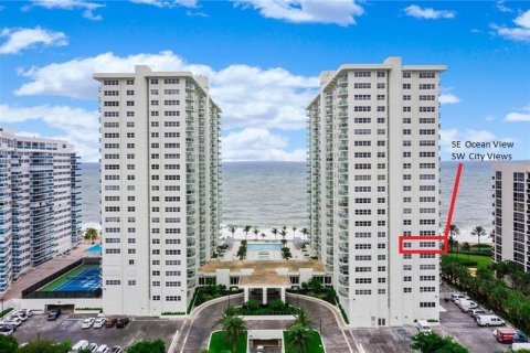 Condo in Fort Lauderdale, Florida, 2 bedrooms  № 72973 - photo 1