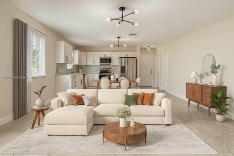 House in West Park, Florida 5 bedrooms, 187.85 sq.m. № 1953269 - photo 9