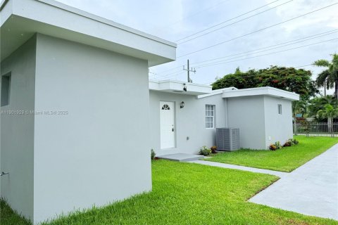 House in West Park, Florida 5 bedrooms, 187.85 sq.m. № 1953269 - photo 5