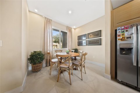 Adosado en venta en Kissimmee, Florida, 4 dormitorios, 222.59 m2 № 2204497 - foto 8