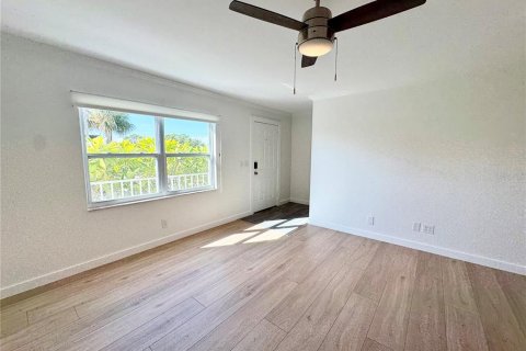 Touwnhouse à louer à Tampa, Floride: 3 chambres, 141.21 m2 № 2117216 - photo 5