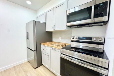 Touwnhouse à louer à Tampa, Floride: 3 chambres, 141.21 m2 № 2117216 - photo 11