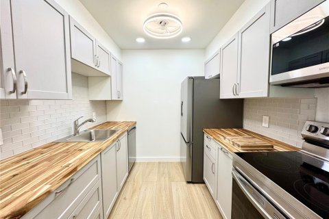Touwnhouse à louer à Tampa, Floride: 3 chambres, 141.21 m2 № 2117216 - photo 9