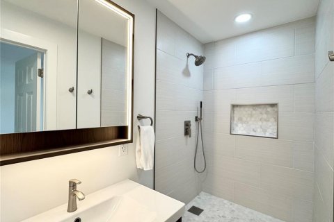 Touwnhouse à louer à Tampa, Floride: 3 chambres, 141.21 m2 № 2117216 - photo 18