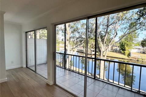 Touwnhouse à louer à Tampa, Floride: 3 chambres, 141.21 m2 № 2117216 - photo 14