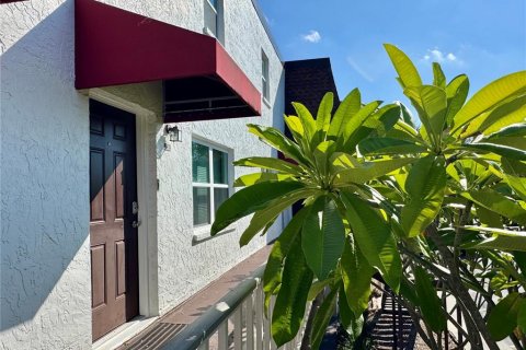 Touwnhouse à louer à Tampa, Floride: 3 chambres, 141.21 m2 № 2117216 - photo 3