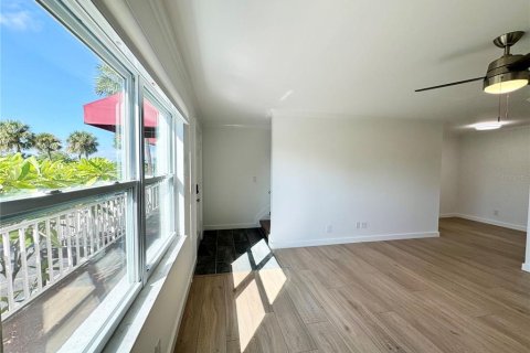 Touwnhouse à louer à Tampa, Floride: 3 chambres, 141.21 m2 № 2117216 - photo 6
