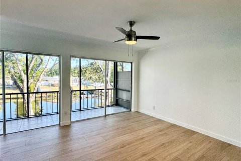 Touwnhouse à louer à Tampa, Floride: 3 chambres, 141.21 m2 № 2117216 - photo 13