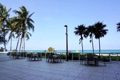 Condo in Miami Beach, Florida, 2 bedrooms  № 1802535 - photo 26