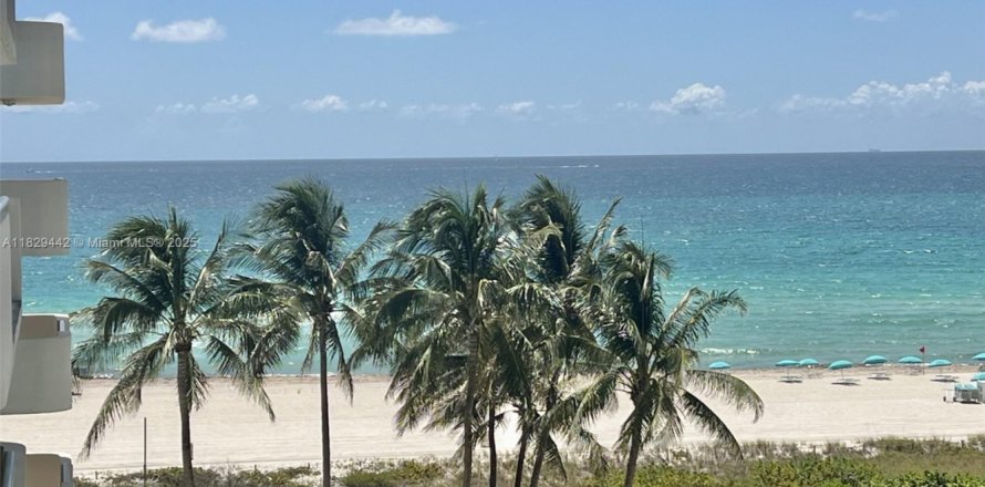 Condo in Miami Beach, Florida, 2 bedrooms  № 1802535
