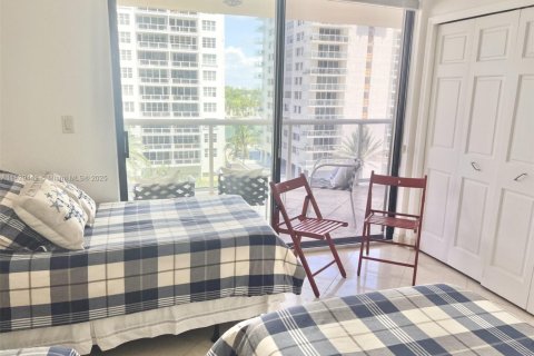 Condo in Miami Beach, Florida, 2 bedrooms  № 1802535 - photo 15