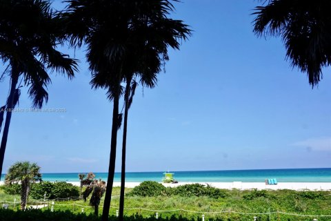 Condo in Miami Beach, Florida, 2 bedrooms  № 1802535 - photo 21
