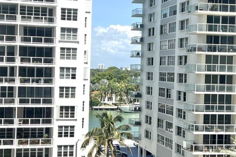 Condo in Miami Beach, Florida, 2 bedrooms  № 1802535 - photo 18