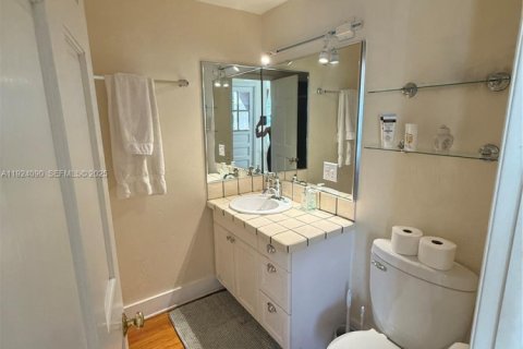 Condo in Miami Beach, Florida № 1982811 - photo 4